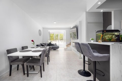 Apartamento en venta en Sabadell, Barcelona, España 3 dormitorios, 95.62 m2 No. 178256 - foto 3