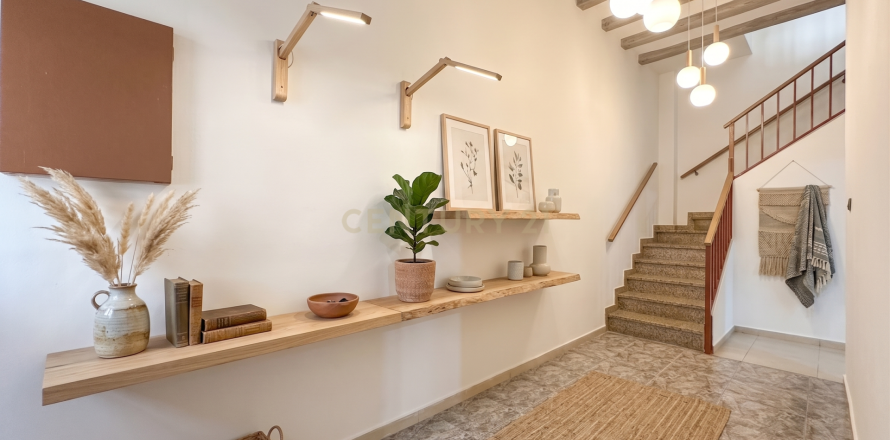 House in Canet de Mar, Barcelona, Spain 6 bedrooms, 168 sq.m. No. 178252