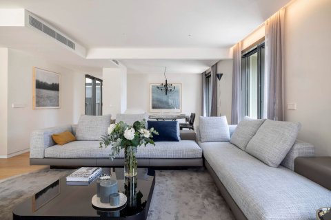 Продажа квартиры в Барселона, Испания 1 спальня, 82м2 №166645 - фото 5