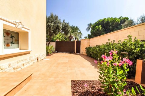 Villa for sale Cabo Roig, Alicante, Spain 6 bedrooms, 500 sq.m. No. 113924 - photo 15