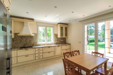 Villa for sale Cabo Roig, Alicante, Spain 6 bedrooms, 500 sq.m. No. 113924 - photo 4