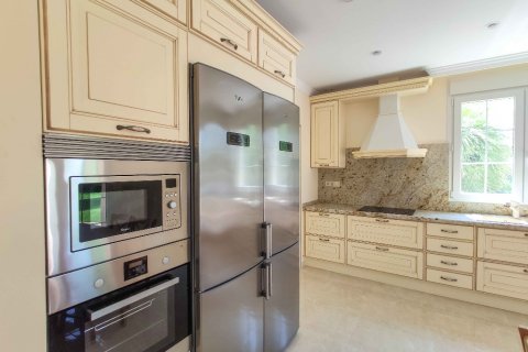 Villa for sale Cabo Roig, Alicante, Spain 6 bedrooms, 500 sq.m. No. 113924 - photo 3