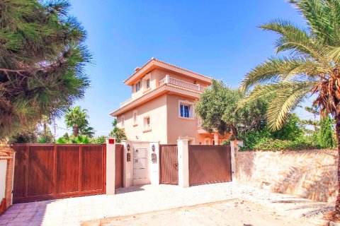 Villa for sale Cabo Roig, Alicante, Spain 6 bedrooms, 500 sq.m. No. 113924 - photo 20