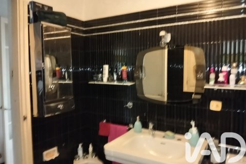 House for sale in Lleida, Spain 6 bedrooms, 846 sq.m. No. 185685 - photo 22
