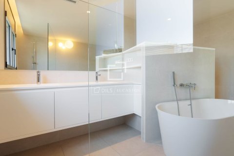 Villa for sale in El Masnou, Barcelona, Spain 6 bedrooms, 499 sq.m. No. 164875 - photo 22