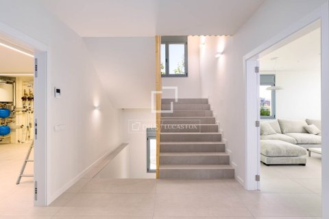 Villa for sale in El Masnou, Barcelona, Spain 6 bedrooms, 499 sq.m. No. 164875 - photo 16