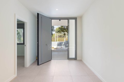 Villa for sale in El Masnou, Barcelona, Spain 6 bedrooms, 499 sq.m. No. 164875 - photo 6