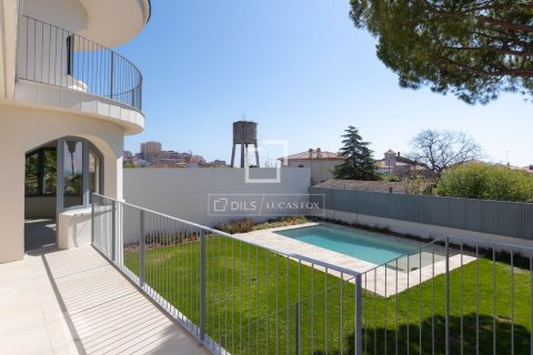 Villa for sale in El Masnou, Barcelona, Spain 6 bedrooms, 499 sq.m. No. 164875 - photo 15