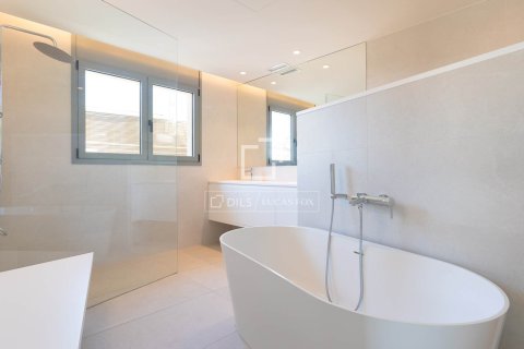 Villa for sale in El Masnou, Barcelona, Spain 6 bedrooms, 499 sq.m. No. 164875 - photo 21