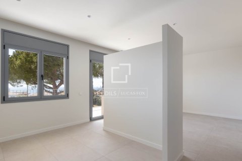 Villa for sale in El Masnou, Barcelona, Spain 6 bedrooms, 499 sq.m. No. 164875 - photo 17