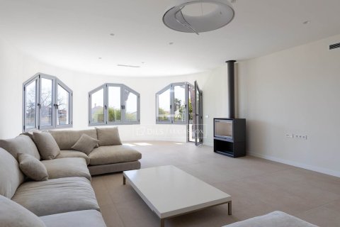 Villa for sale in El Masnou, Barcelona, Spain 6 bedrooms, 499 sq.m. No. 164875 - photo 7