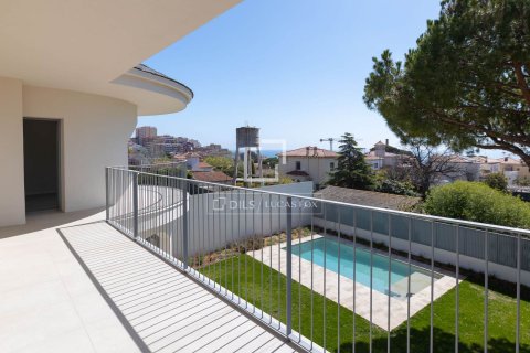 Villa for sale in El Masnou, Barcelona, Spain 6 bedrooms, 499 sq.m. No. 164875 - photo 14