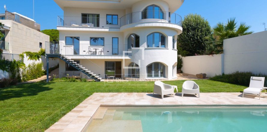 Villa in El Masnou, Barcelona, Spanien 6 Schlafzimmer, 540 m2 Nr. 164875