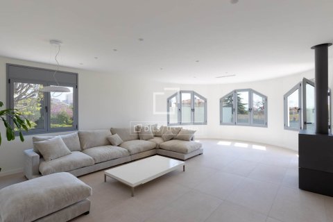 Villa for sale in El Masnou, Barcelona, Spain 6 bedrooms, 499 sq.m. No. 164875 - photo 2