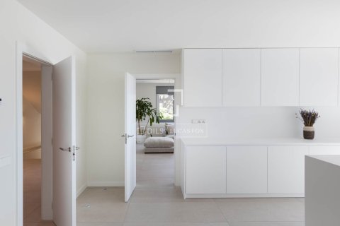 Villa for sale in El Masnou, Barcelona, Spain 6 bedrooms, 499 sq.m. No. 164875 - photo 13