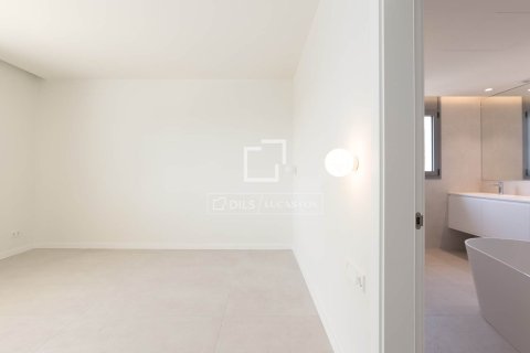 Villa for sale in El Masnou, Barcelona, Spain 6 bedrooms, 499 sq.m. No. 164875 - photo 20