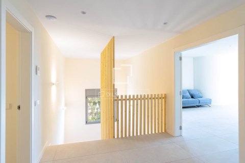 Villa for sale in El Masnou, Barcelona, Spain 6 bedrooms, 499 sq.m. No. 164875 - photo 23