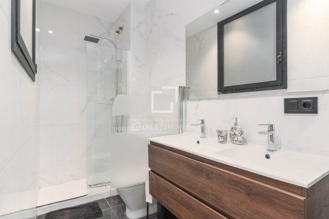 Apartment for sale in Barcelona, Spain 1 bedroom, 45 sq.m. No. 164878 - photo 12