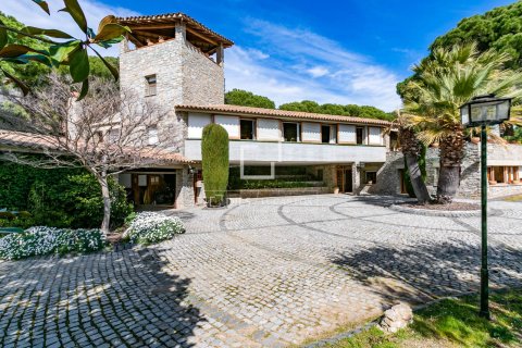 Villa for sale in Premia De Dalt, Barcelona, Spain 8 bedrooms, 578 sq.m. No. 164879 - photo 3