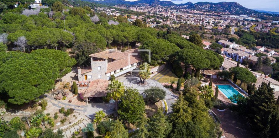 Villa in Premia De Dalt, Barcelona, Spain 8 bedrooms, 578 sq.m. No. 164879