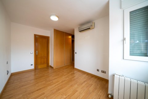 Аренда квартиры в Мадрид, Испания 3 спальни, 120м2 №149713 - фото 29