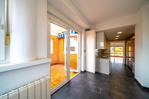 Аренда квартиры в Мадрид, Испания 3 спальни, 120м2 №149713 - фото 17