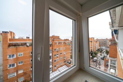 Аренда квартиры в Мадрид, Испания 3 спальни, 120м2 №149713 - фото 19