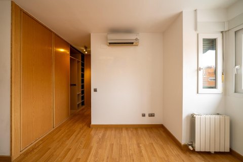 Аренда квартиры в Мадрид, Испания 3 спальни, 120м2 №149713 - фото 28