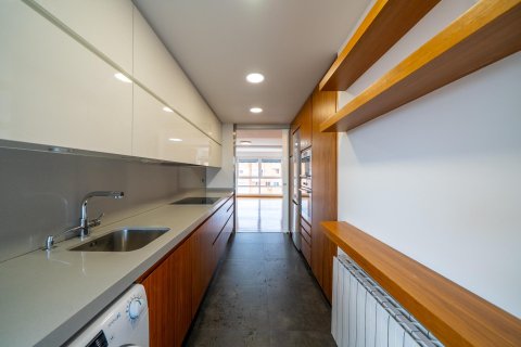 Аренда квартиры в Мадрид, Испания 3 спальни, 120м2 №149713 - фото 13