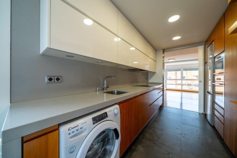 Аренда квартиры в Мадрид, Испания 3 спальни, 120м2 №149713 - фото 14