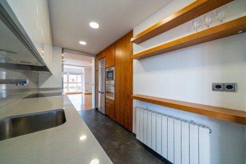 Аренда квартиры в Мадрид, Испания 3 спальни, 120м2 №149713 - фото 15