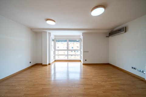 Аренда квартиры в Мадрид, Испания 3 спальни, 120м2 №149713 - фото 7