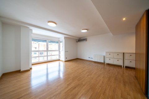 Аренда квартиры в Мадрид, Испания 3 спальни, 120м2 №149713 - фото 6