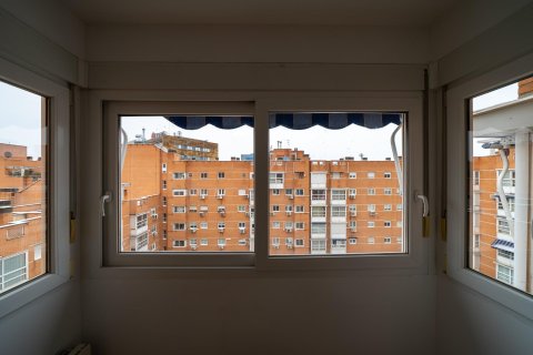 Аренда квартиры в Мадрид, Испания 3 спальни, 120м2 №149713 - фото 30