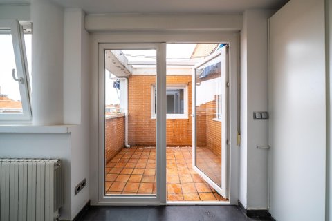 Аренда квартиры в Мадрид, Испания 3 спальни, 120м2 №149713 - фото 18