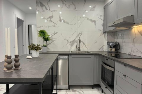 Продажа квартиры в Торревьеха, Аликанте, Испания 4 спальни, 111м2 №144141 - фото 2