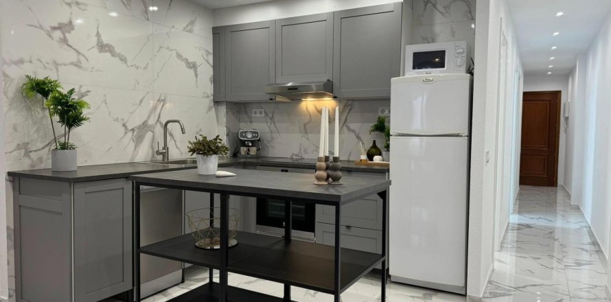 Квартира в Торревьеха, Аликанте, Испания 4 спальни, 111м2 №144141