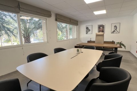 Gewerbeimmobilien in Alicante, Spanien 3 Schlafzimmer, 140 m2 Nr. 173296