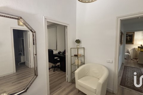 Huoneisto myytävänä Barcelona, Espanja, 4 makuuhuonetta, 112.3 m2 No. 173297 - kuva 19