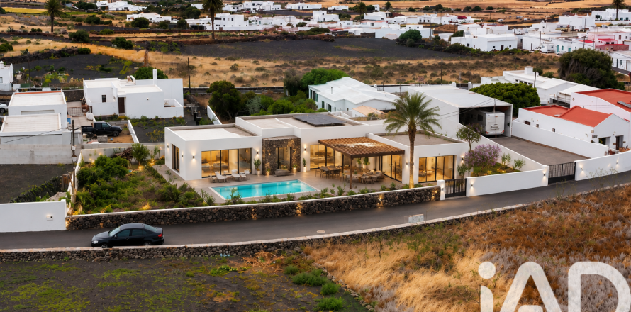 Zemes gabals Haria, Lanzarote, Spānijā 1053 m2 Nr. 188357