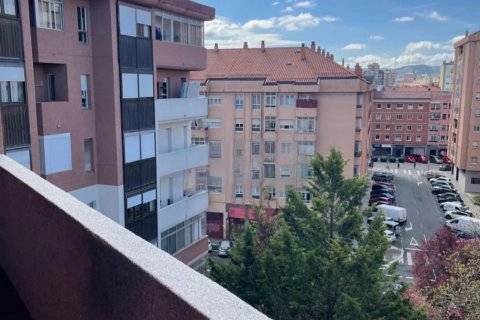 Apartment for sale in Vitoria-Gasteiz, Alava, Spain 3 bedrooms, 99 sq.m. No. 172250 - photo 7