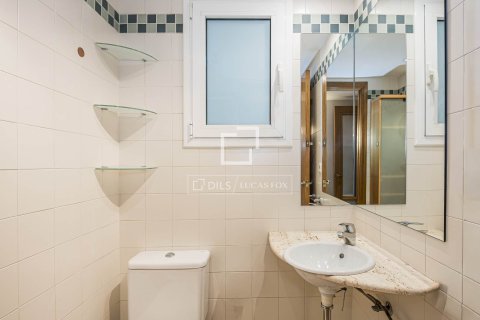 Продажа квартиры в Сан-Кугат-дель-Вальес, Барселона, Испания 4 спальни, 84м2 №193687 - фото 22