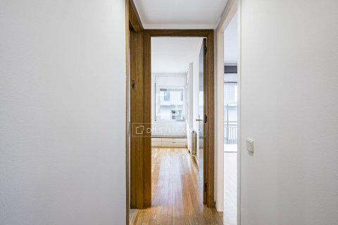 Продажа квартиры в Сан-Кугат-дель-Вальес, Барселона, Испания 4 спальни, 84м2 №193687 - фото 16