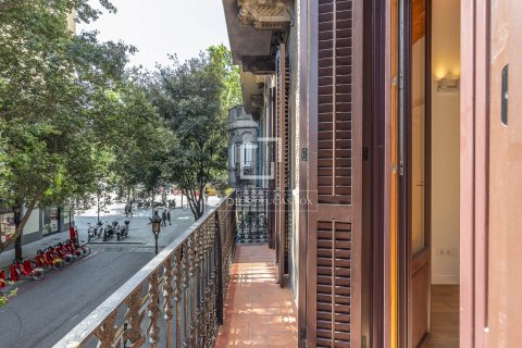 Продажа квартиры в Барселона, Испания 2 спальни, 77м2 №193689 - фото 6