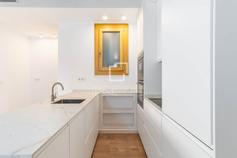 Продажа квартиры в Барселона, Испания 2 спальни, 77м2 №193689 - фото 4