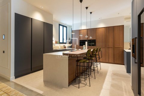 Продажа квартиры в Барселона, Испания 4 спальни, 231м2 №193684 - фото 21