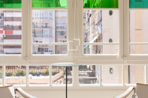 Продажа квартиры в Барселона, Испания 4 спальни, 231м2 №193684 - фото 9