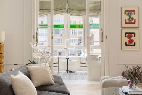 Продажа квартиры в Барселона, Испания 4 спальни, 231м2 №193684 - фото 8