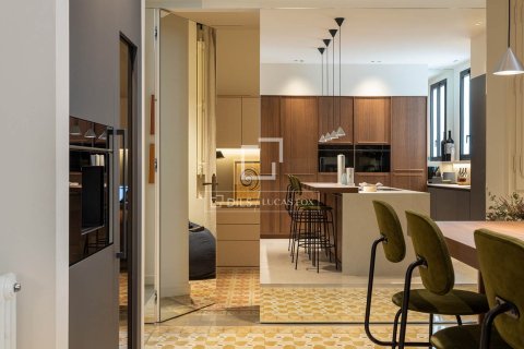 Продажа квартиры в Барселона, Испания 4 спальни, 231м2 №193684 - фото 25