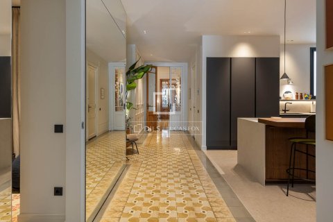 Продажа квартиры в Барселона, Испания 4 спальни, 231м2 №193684 - фото 28